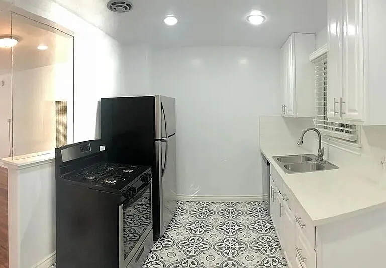 920 Westbourne Dr #7 — Photo 4