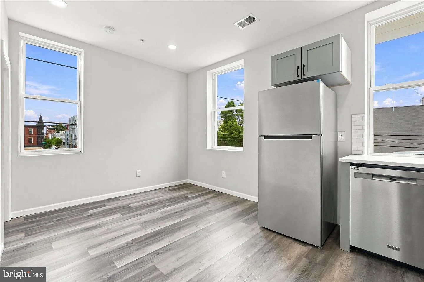 1 bed, 1.0 bath, 3324 sqft, $1,100 — Photo 4
