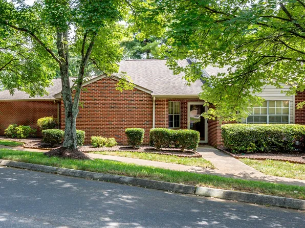 5000 Griffins Gate Ln, Knoxville, TN 37912