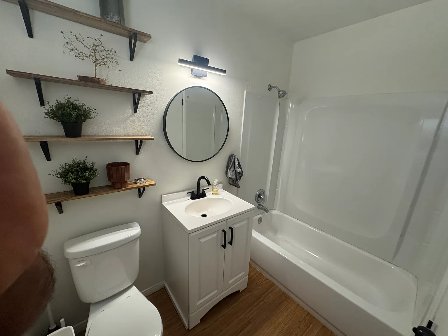 1668 Thomas Ave — Photo 2