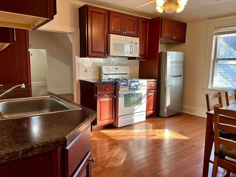 14 E 42nd St #3