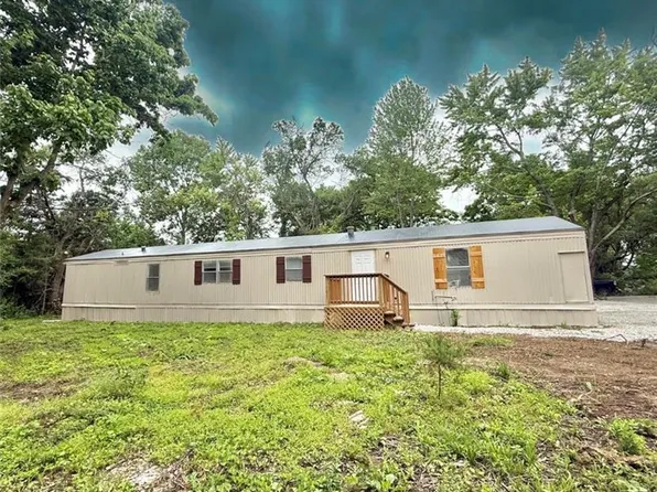 2924 Dune Dr, Odessa, MO 64076