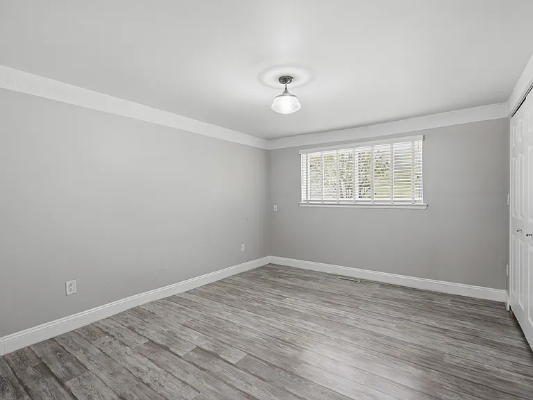 862 N Main St — Photo 9