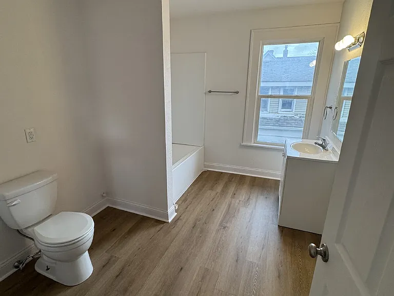 258 S Poplar St — Photo 15