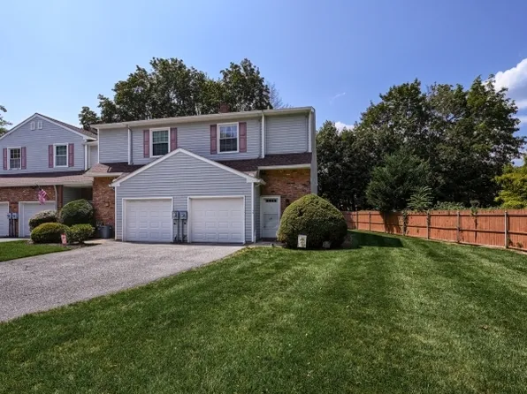 19 Ivy Ct, Wanaque Boro, NJ 07465