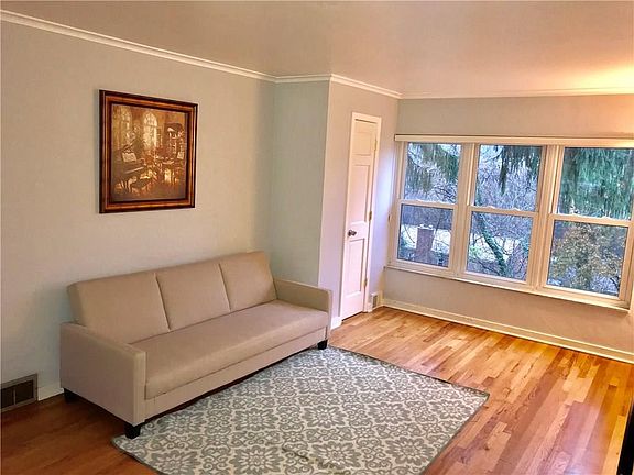 3rd image of 257 Roycroft Ave