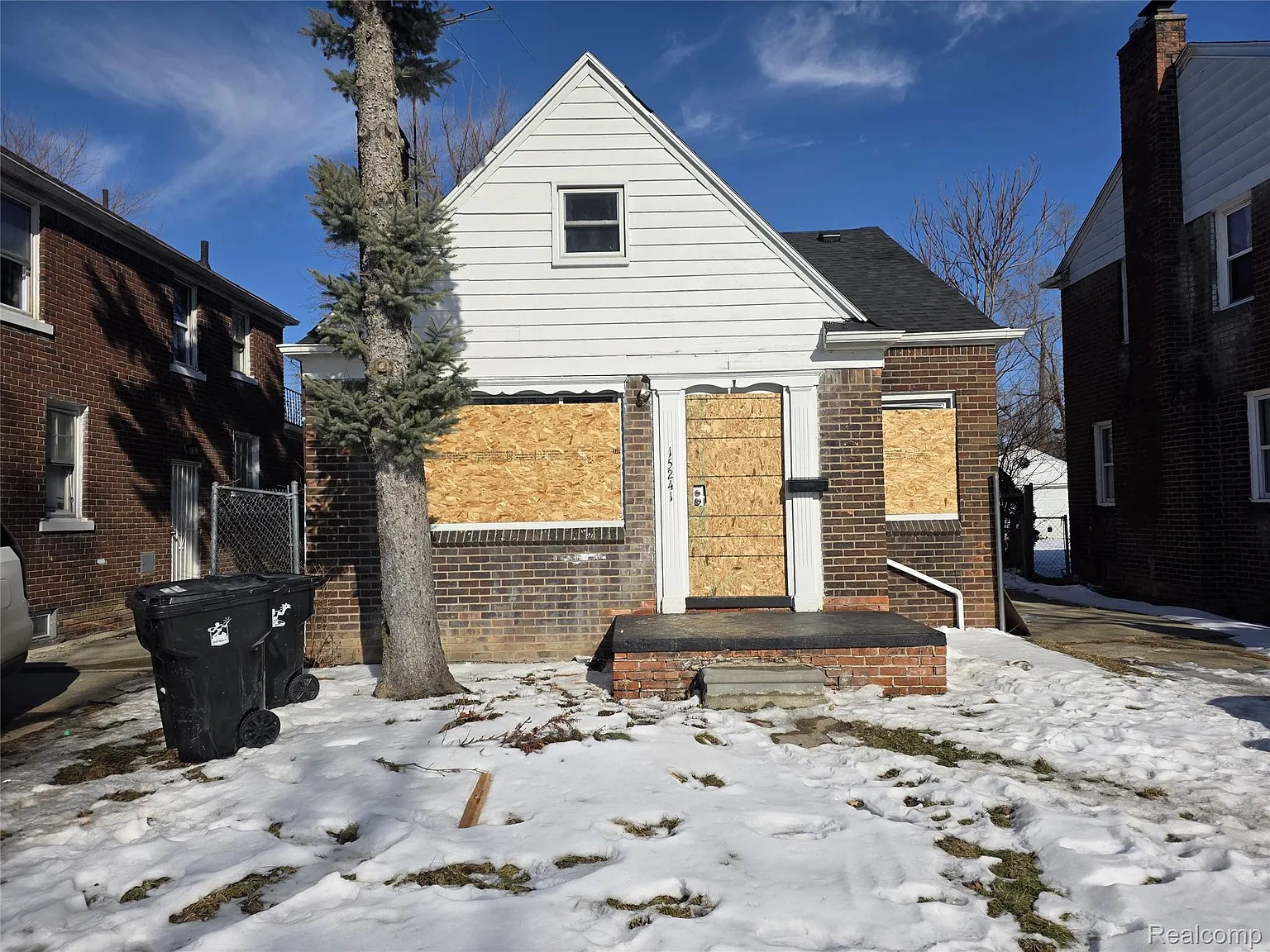 15241 Seymour St photo 1