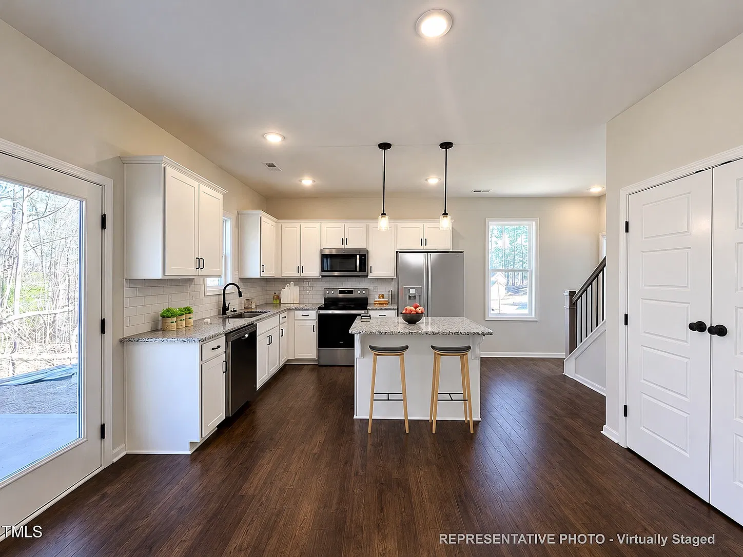 3 bed, 2.5 bath, 1711 sqft, $1,995 — Photo 2