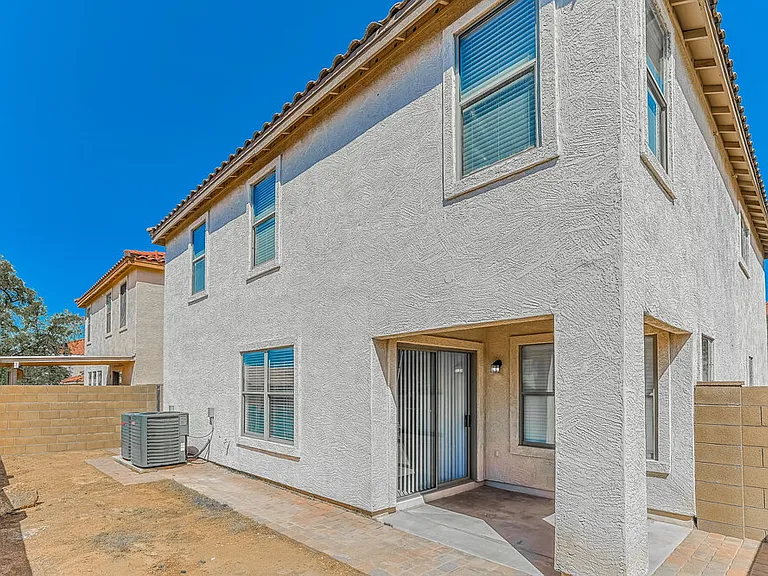 2361 E 35th Ave — Photo 17