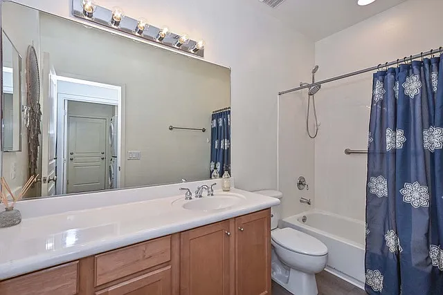 2210 E Branham Ln — Photo 27