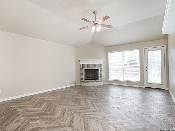 2nd image of 3919 Southern Bluff