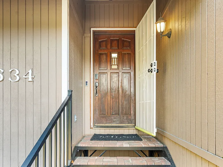 1634 NE Terrace Dr — Photo 18