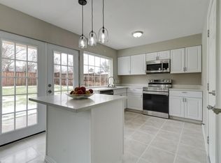 2101 Pearl Ln, Irving, TX 75060