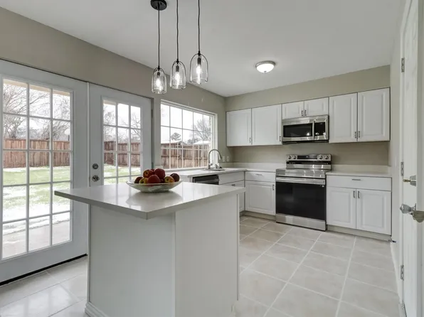 2101 Pearl Ln, Irving, TX 75060