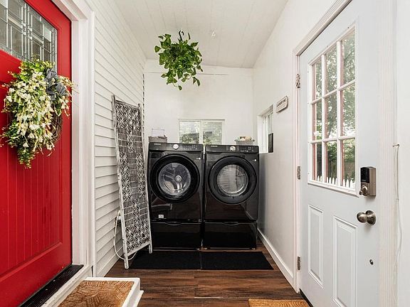 Covered Patio/Laundry Room