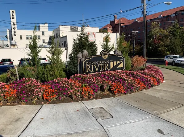 1045 Lake Rd #3, Rocky River, OH 44116