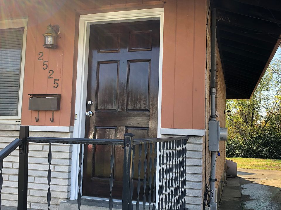 1st image of 2525 Cornwall Dr