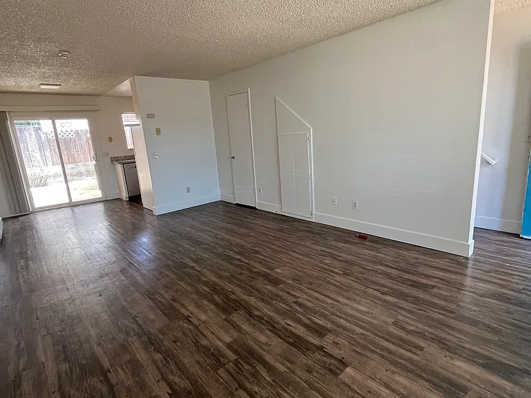 2560 Kenton Ct #1 — Photo 6