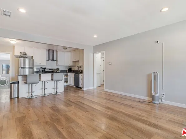 8222 Vanscoy Ave, North Hollywood, CA 91605