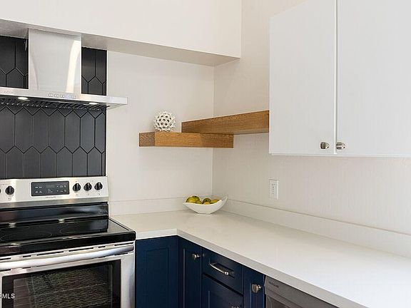 5th image of 1121 E Kaler Dr
