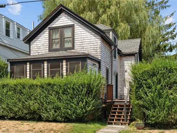 75 Garfield St, Newport, RI 02840