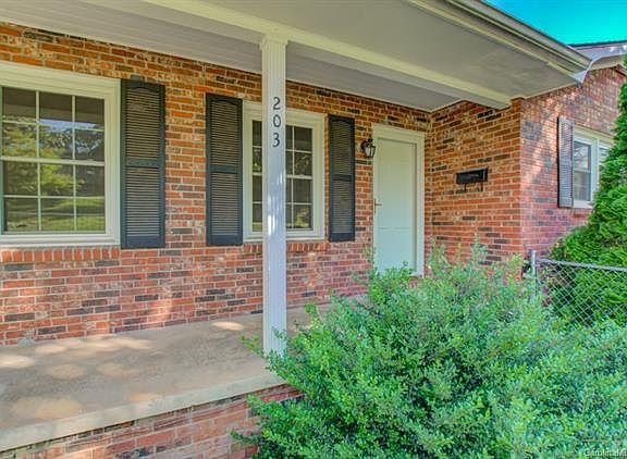 5th image of 203 Dixon Dr