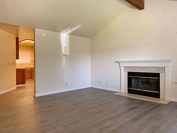 5th image of 1030 Plum Ct #B
