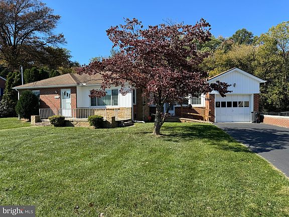5th image of 20611 Emerald Dr