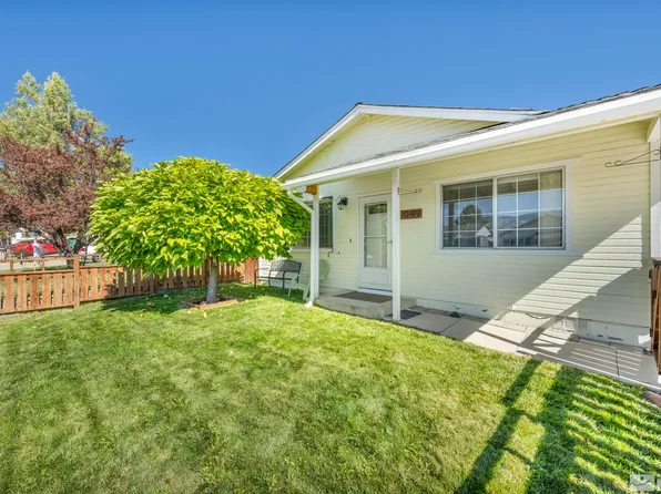 1049 Glacier Dr, Carson City, NV 89701