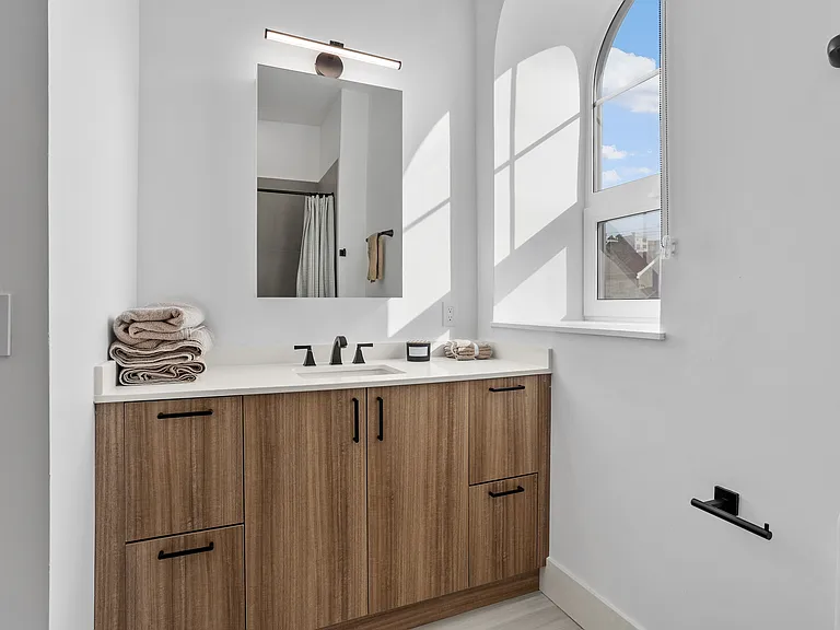 The Roe at Manayunk Apartments and Townhomes — Photo 76