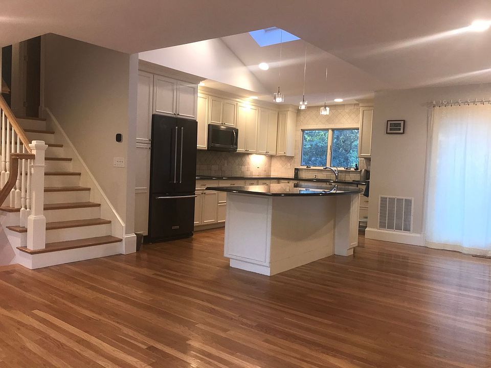123 Lincoln Pkwy, Lowell, MA 01851 Zillow
