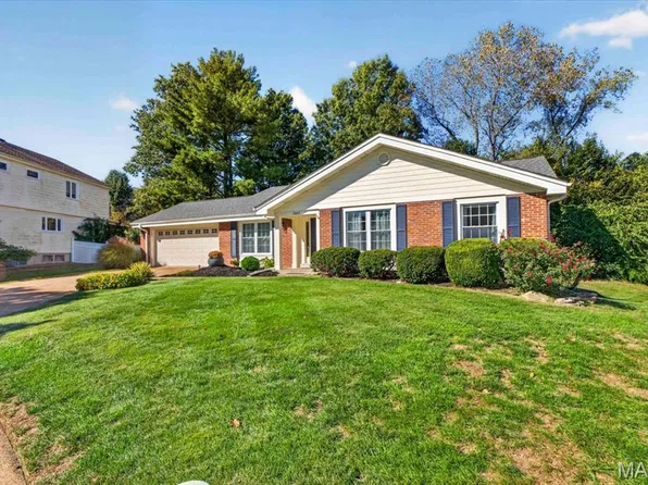 2057 Setters Hill Ct, Chesterfield, MO 63017