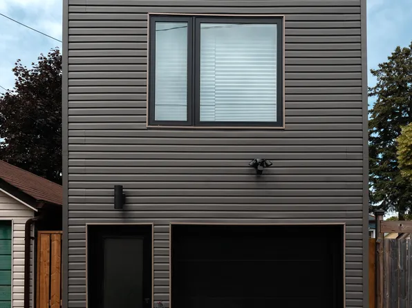 125 Chisholm Ave, Toronto, ON M4C 4V6