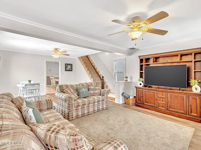 320 Ocean Park Ave — Photo 9