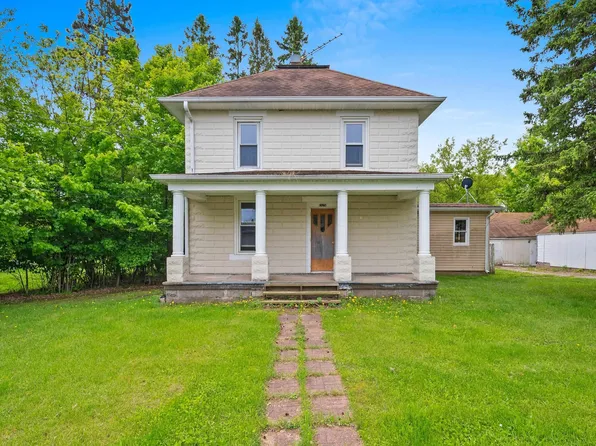 325 Blaine St, Iola, WI 54945