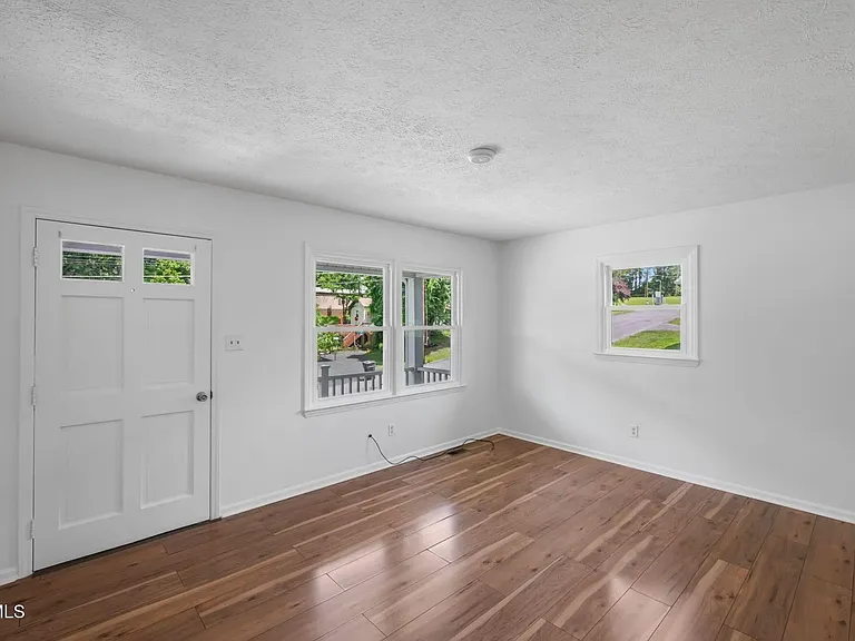 15 Holmes St — Photo 19