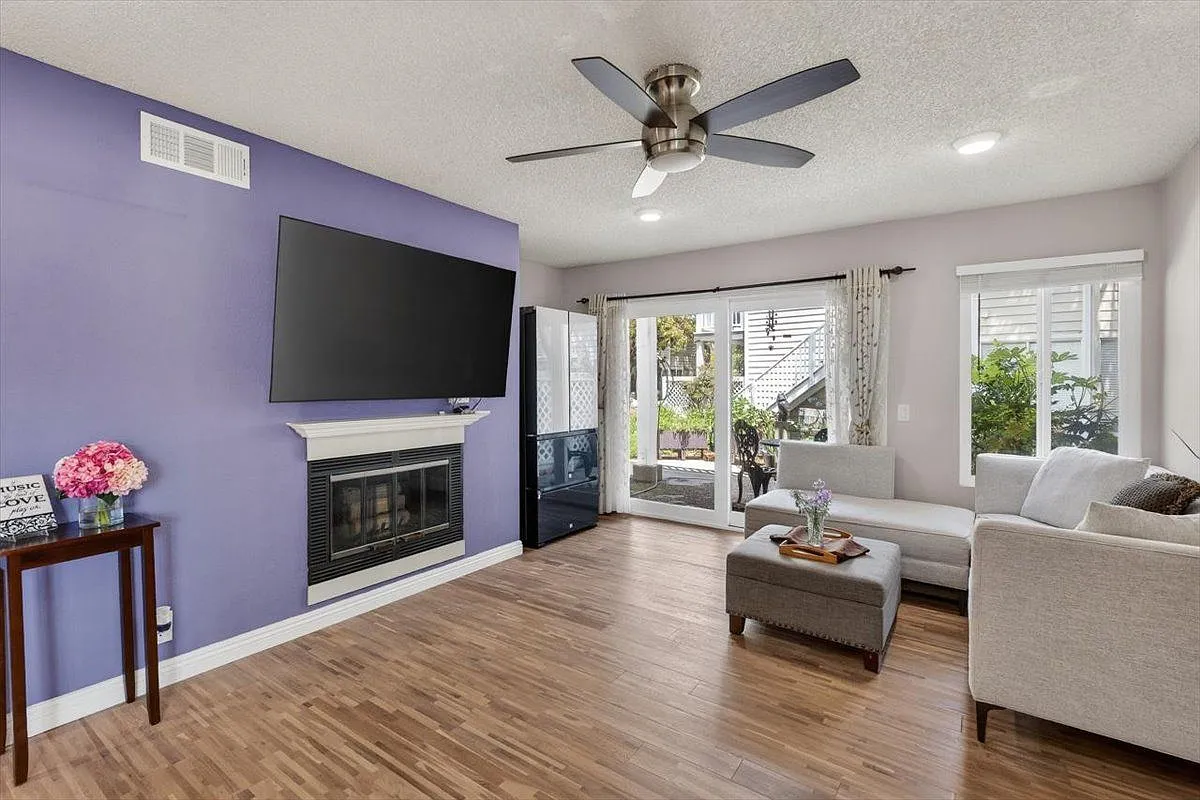 2 bed, 2.0 bath, 961 sqft, $2,800 — Photo 3