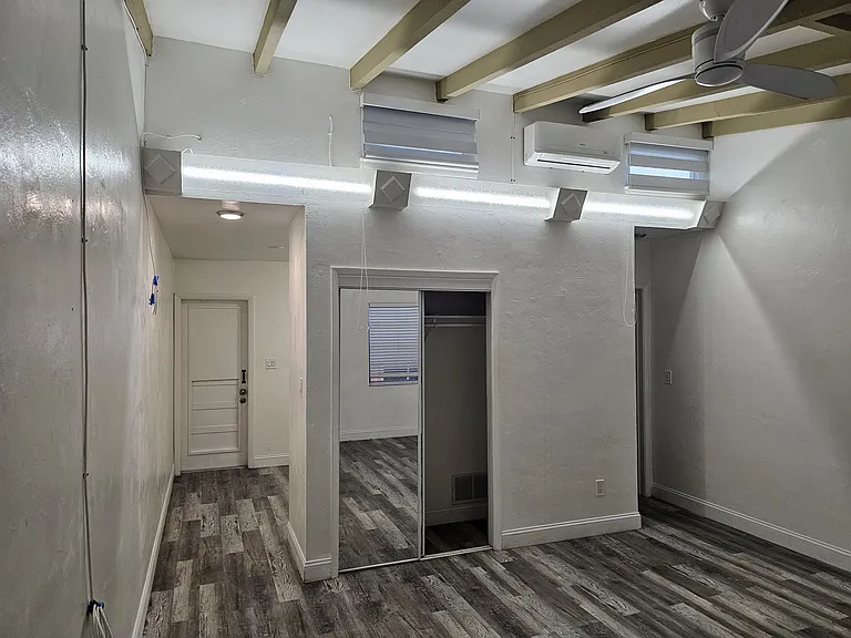2101 Miami Rd #4 — Photo 2