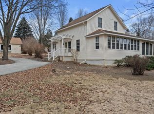 N65W30914 Beaver Lake Rd, Hartland, WI 53029