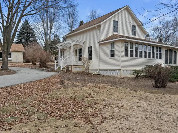 N65W30914 Beaver Lake ROAD, Hartland, WI 53029