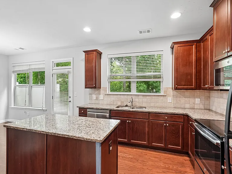5860 Vinyard Ln — Photo 10