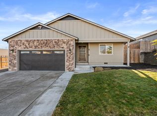 925 Sellwood Dr, Eagle Point, OR 97524