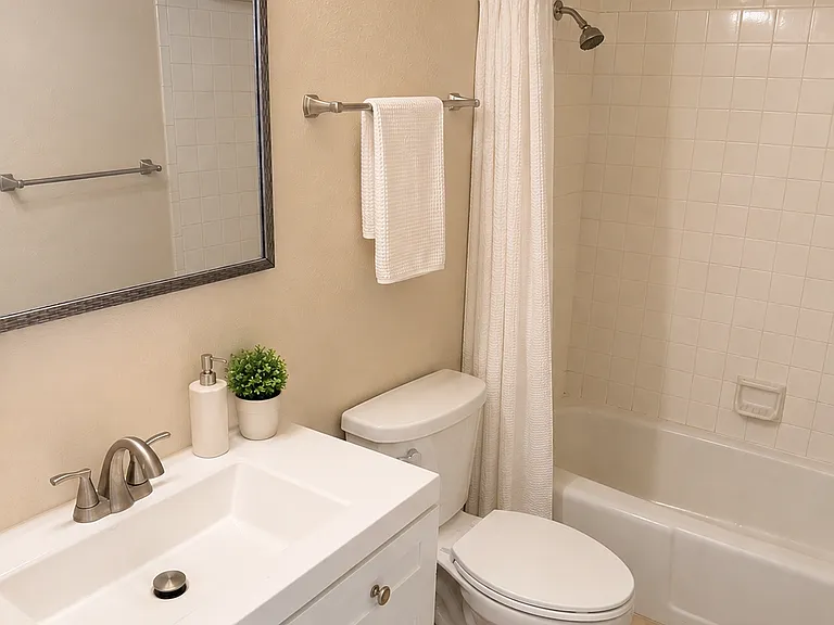 11504 Phoenix Ave NE — Photo 26