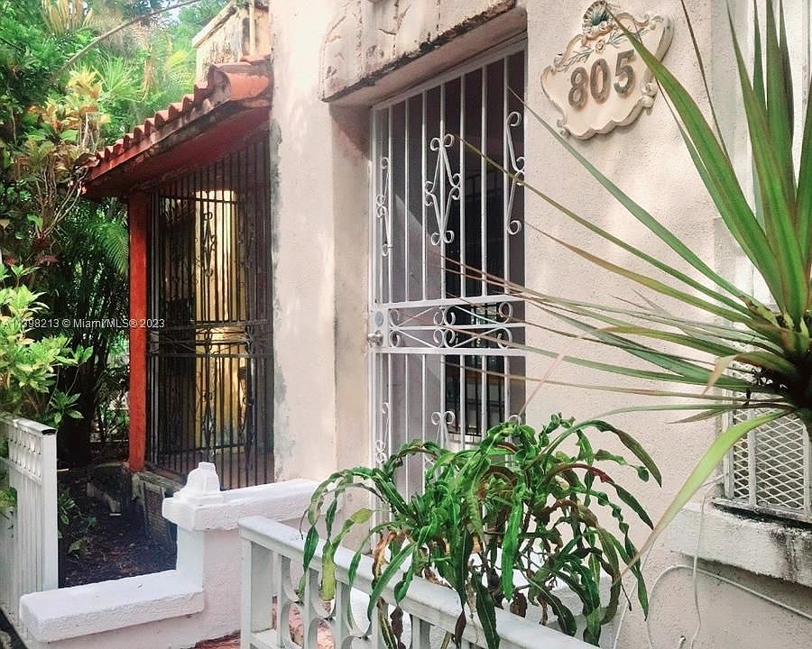 1st image of 805 NW 29th St #0