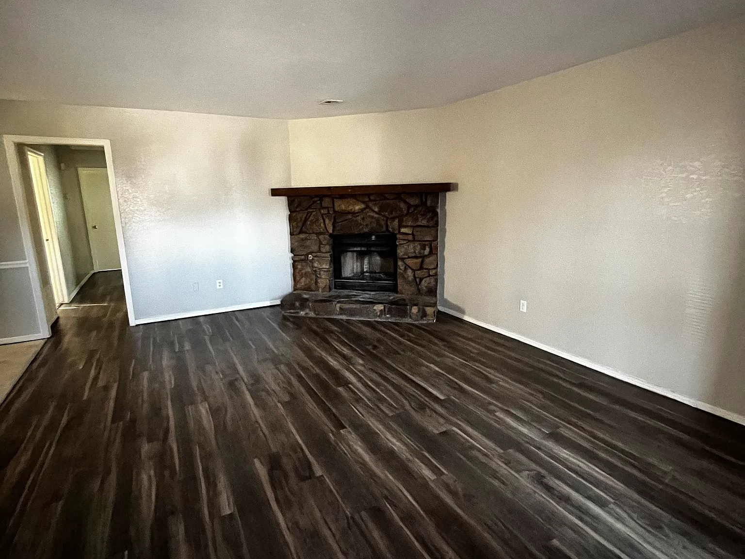 3 bed, 1115 sqft, $1,295 — Photo 2