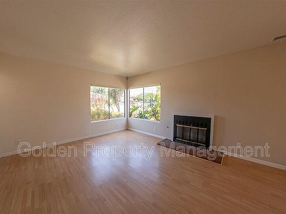 4th image of 3208 N Mountain View Dr