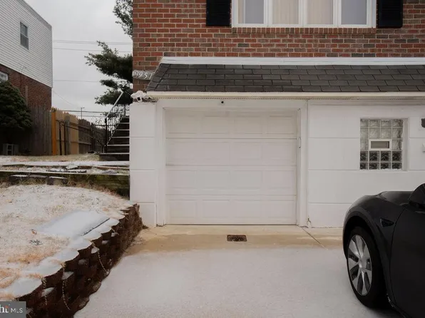 9957 Sandy Rd, Philadelphia, PA 19115