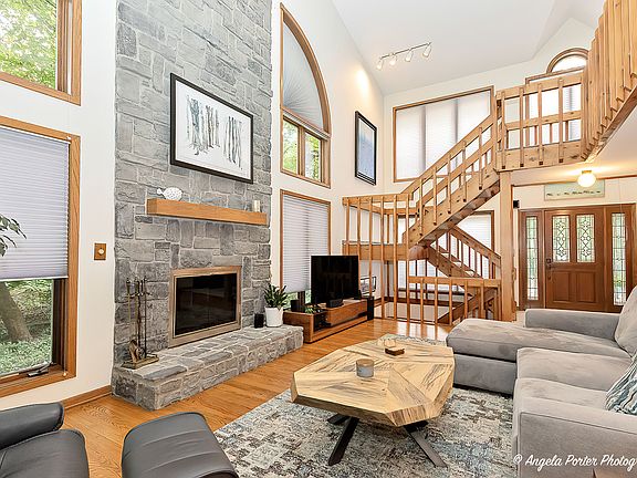 3rd image of 4751 Woodcliff Ln