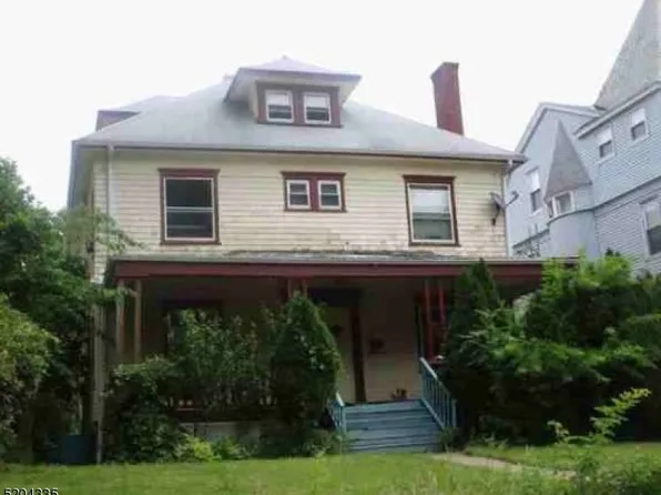 62 Chestnut St, East Orange City, NJ 07018