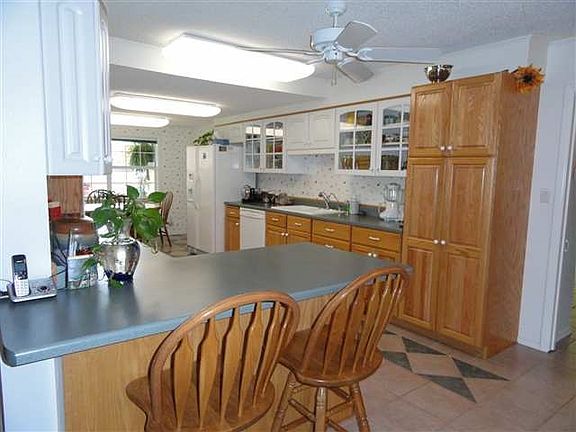 4th image of 610 W Hobbs St